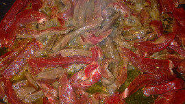 Paprikové  pikantní ragú se šťavnatým hovězím masem