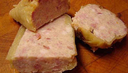 Pečené papriky s rýžovou fašírkou., Na prkénku v příčném i podélném řezu
