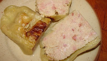 Pečené papriky s rýžovou fašírkou., na řezu - teplé