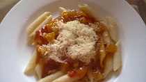 Penne s rajčaty a cuketou