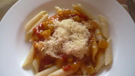 Penne s rajčaty a cuketou
