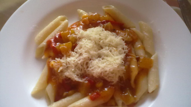 Penne s rajčaty a cuketou
