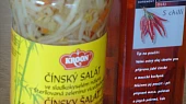 Pikantní kuřecí maso s čínským salátem