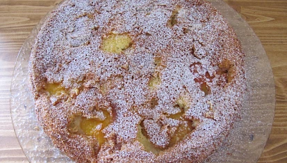 Piškotový koláč s ovocem bezlepkový ( nebo s lepkem )