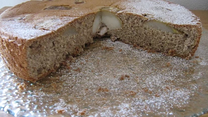 Piškotový koláč s ovocem bezlepkový ( nebo s lepkem ), 50g pohanková celozrn. mouka, 100g Schär, hrušky