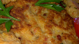 Rýžovo-pohankové smažené placičky se sýrem a klobásou