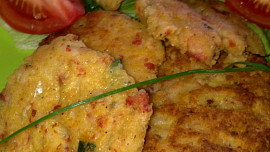 Rýžovo-pohankové smažené placičky se sýrem a klobásou