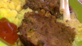 Sekaná s nakládanou zeleninou a   s  houbovým  výpekem