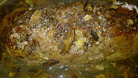 Sekaná s nakládanou zeleninou a   s  houbovým  výpekem