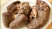 Smažené plíčky v sýrovo-bylinkovém těstíčku, uvařená plíčka