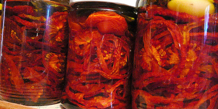 Sušená rajčata v olejové lázni