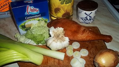 Uzené kuřecí stehno na bylinkách s Camembertem, ingredience...