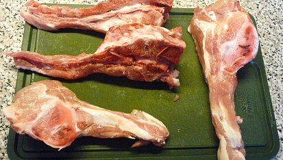 Vepřové ocásky pečené v kolalokově limonádě, chvostíci