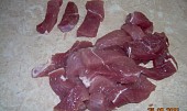 Vepřové maso s lečem, maso osolené a opepřené