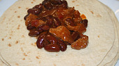 Zapečené tortilly s pikantním hovězím a červenými fazolemi