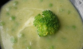 Brokolicová polévka s hráškem