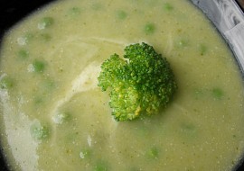 Brokolicová polévka s hráškem
