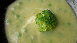 Brokolicová polévka s hráškem