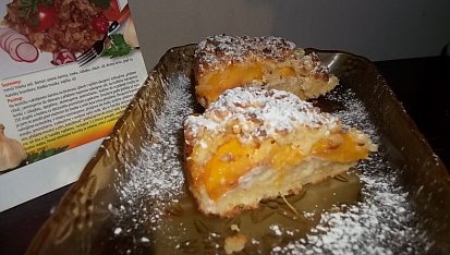 Drobenkový koláč s tvarohem a ovocem, Drobenkový koláč s tvarohem a broskvemi