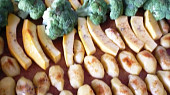 Dýně grilovaná s brambory a brokolicí