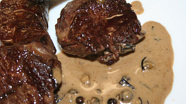 Hanger steak s přelivem ze zeleného pepře