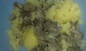Hlívový salát v bramborovém koši