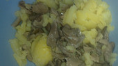 Hlívový salát v bramborovém koši