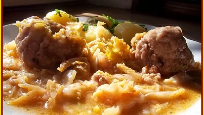 Koule v omáčkové kapustě, detail...