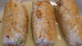 Kuřecí roládky s brokolicovou náplní