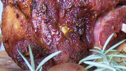 Pečené uzené koleno, detail kolena pečeného
