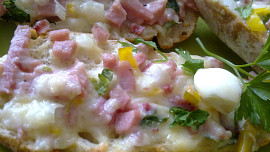 Pestrá zapékaná pomazánka