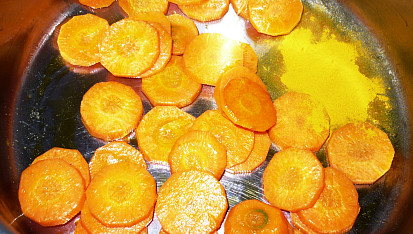 Polévka z oranžové dýně