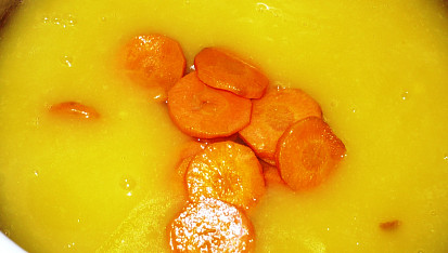 Polévka z oranžové dýně