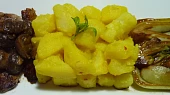 Přílohové bramborové bábovičky, S kurkumou