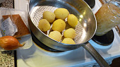 Prolisované smažené brambory na špeku a kmínu, suroviny