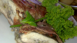 Pstruhové filetové závitky, plněné smetanovo-žampiónovou omáčkou