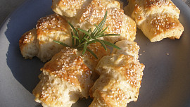 Rohlíčky s česnekem