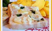 Ryba (filé) s česneko - bazalkovou chutí, zeleninovou přílohou  a dresinkem - parní hrnec (Detail)