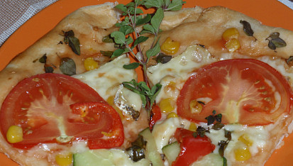 Rychlá pizza "domácí" sýrová a chorizo