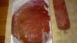 Smažená krůtí prsíčka s pikantní okurkovou salsou