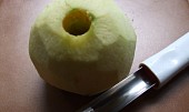Smažené jablíčkové kroužky (odstraňovač jadřinců koupíme v domácích potřebách)