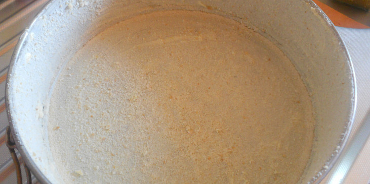 Švestkový koláč s mandlemi (vysypaná forma)