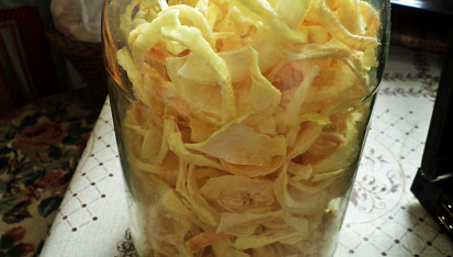 Vegetariánské špagety, má sušená cibule