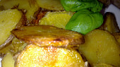 Vepřová kotletka s  jemnou křenovo-okurkovou omáčkou