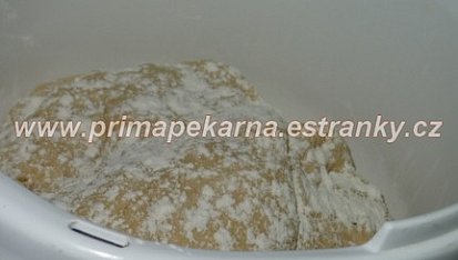 Briošky - šneky, ....čerstvě uhnětené těsto.......