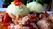 Čertovská králičí pochoutka, se šťouchanými bramborami