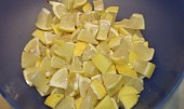 Citronovo - česnekový zázrak, Omyté citrony nakrájíme na malé kousky