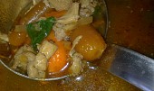 Dršťková polévka  - dnes s baby mrkvičkou, kousky masa a  rajčátkama