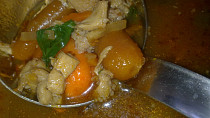 Dršťková polévka  - dnes s baby mrkvičkou, kousky masa a  rajčátkama