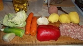 Dvouluštěninová polévka, nějaké ingredience...
